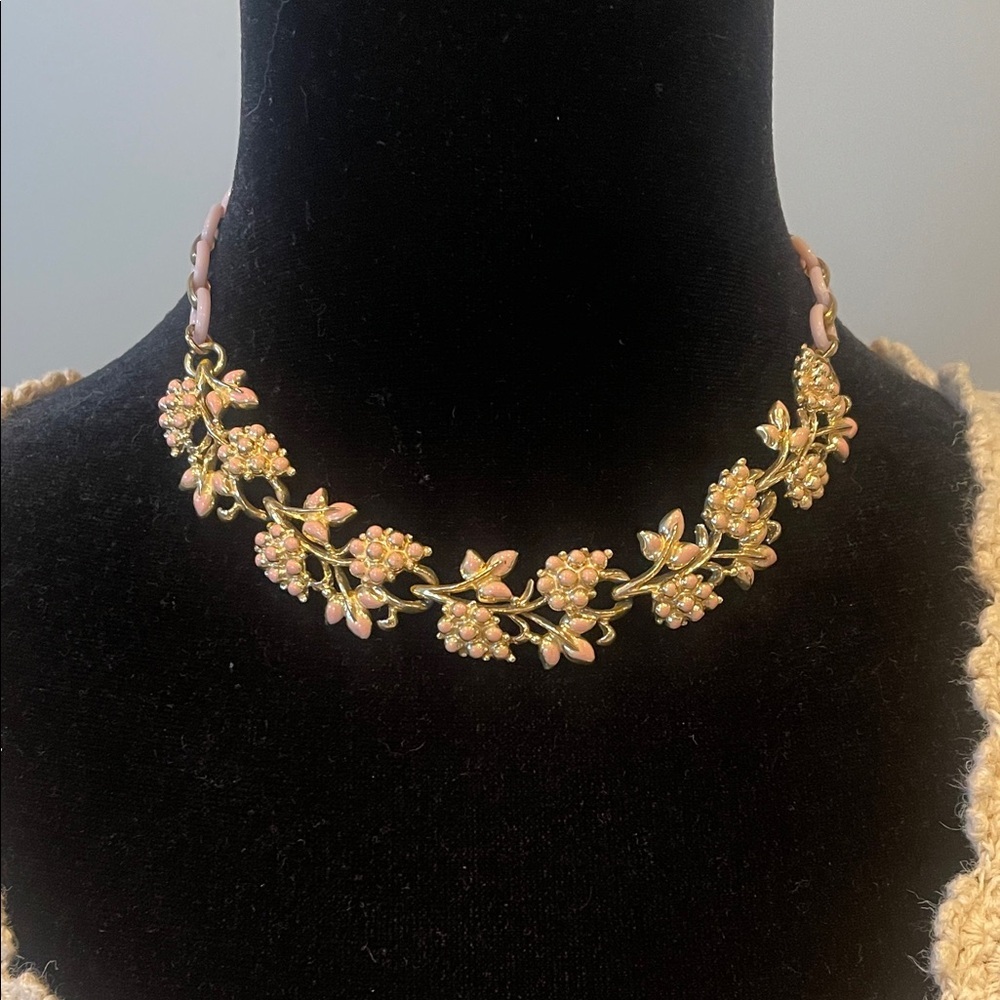 Elegant Floral Gold and Pink Necklace- choker adjustable vintage like new